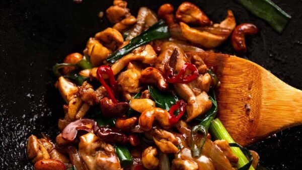 CHICKEN IN CASHEW NUT DRY CHILLI